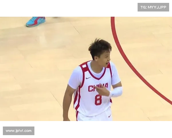 中国男篮抵达吉达展开首训 胡明轩赵睿加练三分应对西亚主场挑战 中国男篮抵达吉达展开首训 胡明轩赵睿加练三分应对西亚主场挑战